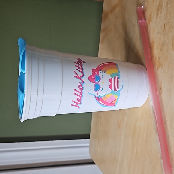 SANIRO HELLO KITTY 32 oz JUMBO COLD CUP - Picture 11 of 11